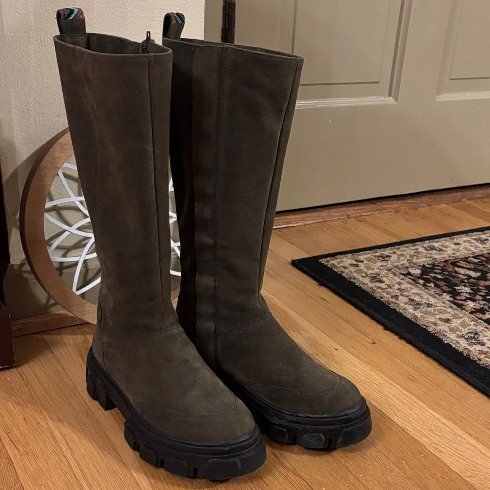 FARM Rio Army Olive Green Knee-High Boots w/Vibrant embroidered Pattern - Picture 9 of 14